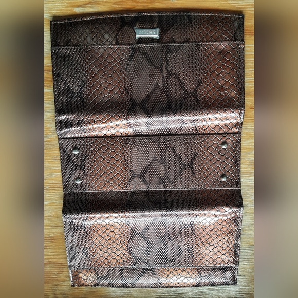 Miche Cover - Picture 4 of 4